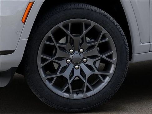 New 2025 Jeep Grand Cherokee L Summit AWD/4WD image 8