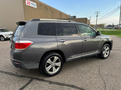 Used 2011 Toyota Highlander Limited w/ Tow Pkg FWD image 10