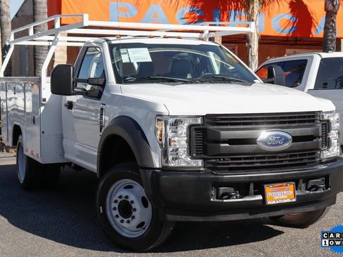 Used 2019 Ford F550 2WD Regular Cab Super Duty image 2