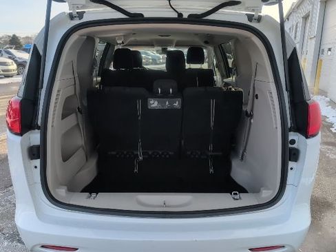 Used 2021 Chrysler Voyager L image 28