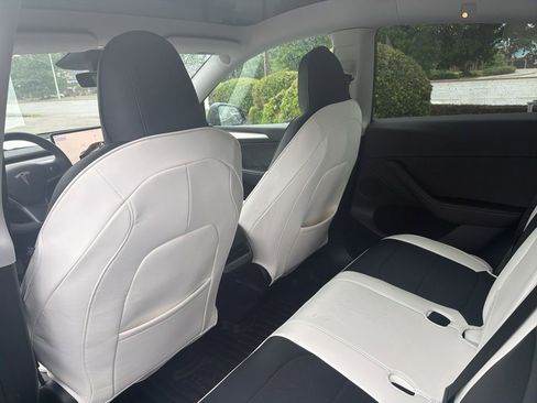 Used 2023 Tesla Model Y Long Range AWD/4WD image 17