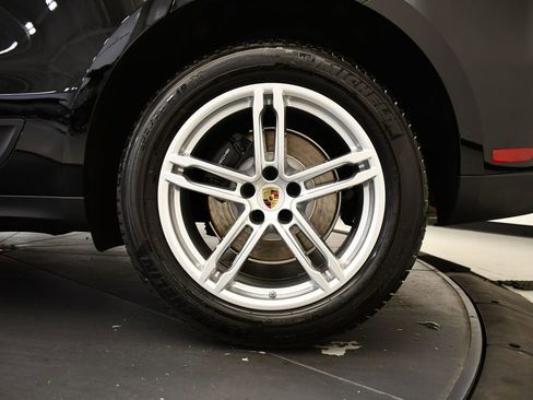 Certified 2025 Porsche Macan Turbo AWD/4WD image 16