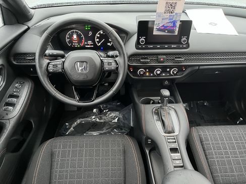 Certified 2025 Honda HR-V Sport image 11