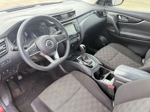 Used 2020 Nissan Rogue Sport SV FWD image 4