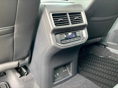 Used 2026 Volkswagen Atlas Peak Edition AWD/4WD image 20