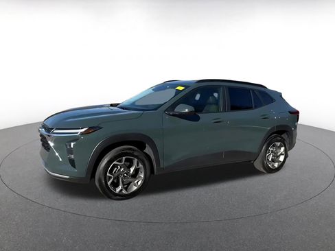 Used 2025 Chevrolet Trax LT image 8