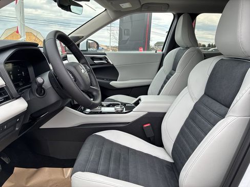 New 2026 Mitsubishi Outlander SE AWD/4WD image 11