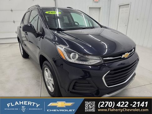 Used 2021 Chevrolet Trax LT w/ LT Convenience Package AWD/4WD image 1