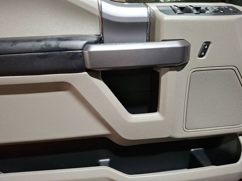 Used 2021 Ford F250 XLT w/ XLT Premium Package image 9