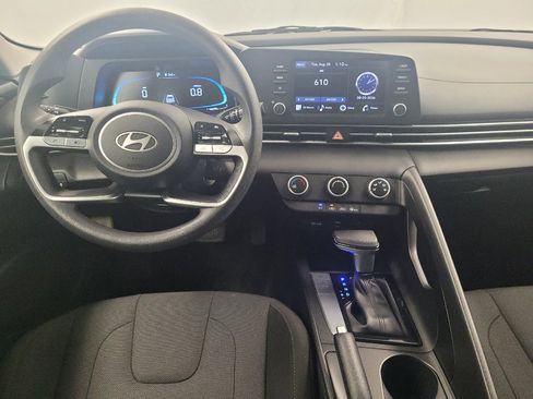 Used 2025 Hyundai Elantra SE FWD image 22