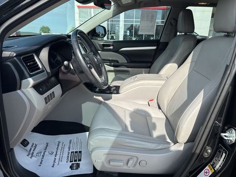Used 2017 Toyota Highlander XLE AWD/4WD image 7