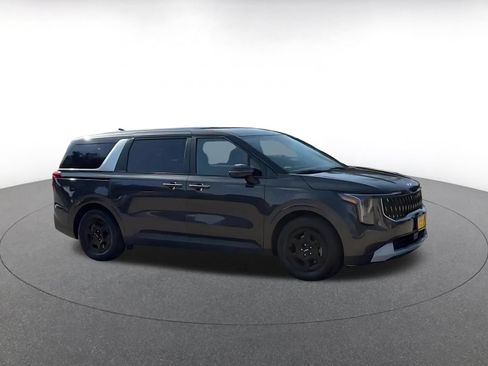 Used 2026 Kia Carnival FWD image 2
