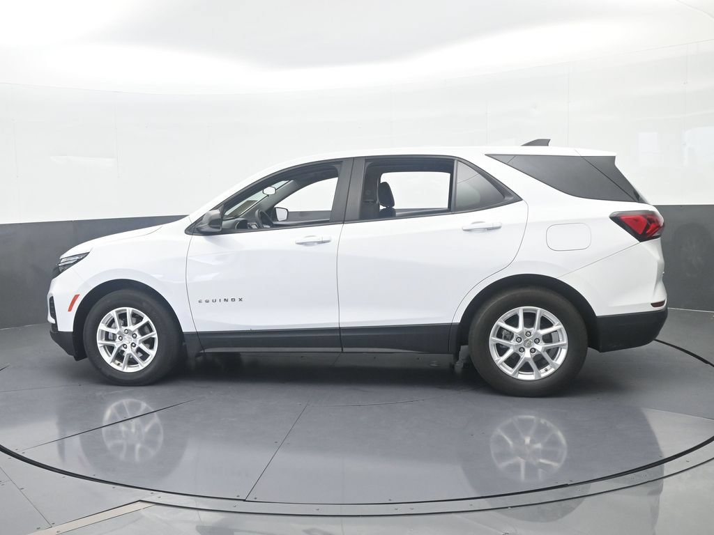 Used 2024 Chevrolet Equinox LS w/ LS Convenience Package FWD image 3