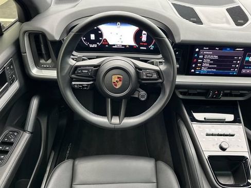 Used 2024 Porsche Cayenne AWD/4WD image 13