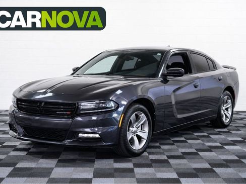 Used 2016 Dodge Charger SXT RWD image 1