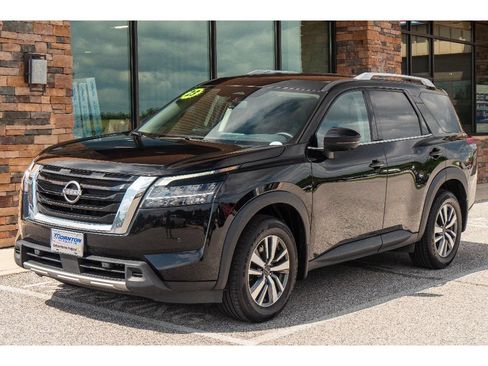 Used 2023 Nissan Pathfinder SL AWD/4WD image 7