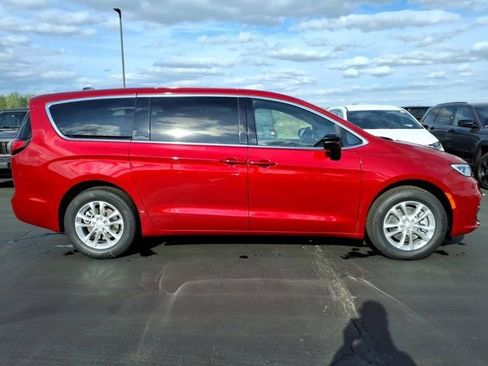 New 2026 Chrysler Pacifica Select image 19