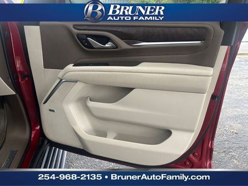 Used 2021 GMC Yukon Denali w/ Denali Premium Package image 15