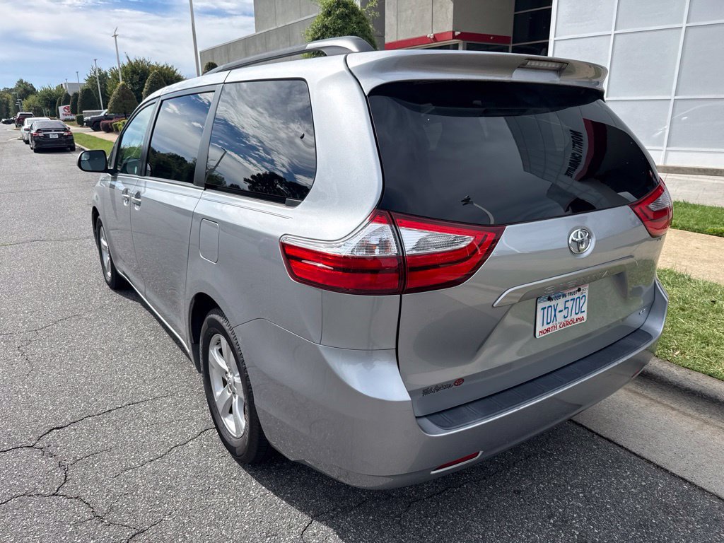 Used 2017 Toyota Sienna LE FWD image 7