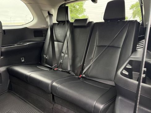 Certified 2024 Toyota Grand Highlander AWD image 30