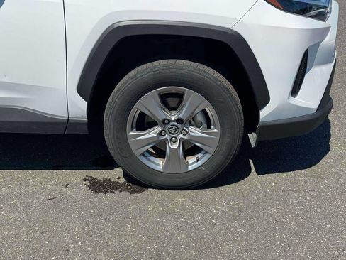Used 2025 Toyota RAV4 XLE AWD/4WD image 9