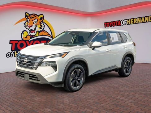 Used 2024 Nissan Rogue SV FWD image 1