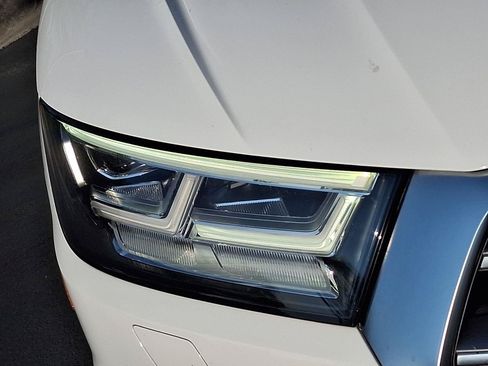 Used 2019 Audi Q5 2.0T Premium Plus w/ Premium Plus Package AWD/4WD image 9