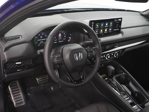Used 2025 Honda Accord Sport image 19