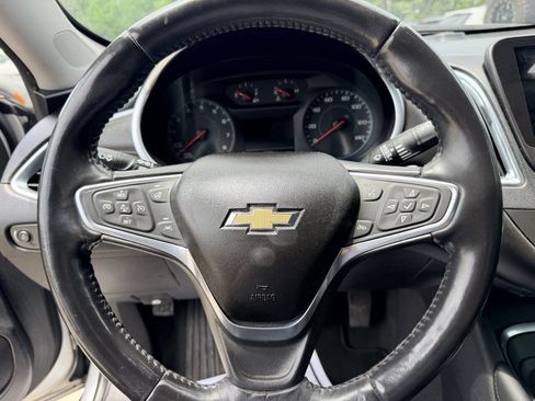 Used 2019 Chevrolet Malibu LT w/ Leather Package FWD image 19
