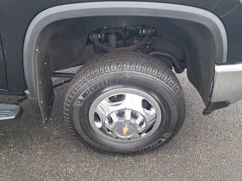 Used 2024 Chevrolet Silverado 3500 LT w/ Convenience Package image 15