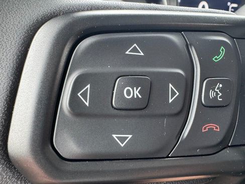 Used 2025 Jeep Wrangler Unlimited Rubicon AWD/4WD image 18