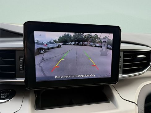 Used 2023 Ford Explorer XLT w/ Equipment Group 202A AWD/4WD image 11