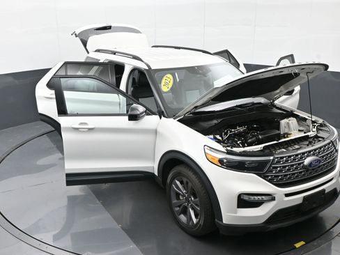 Used 2023 Ford Explorer XLT w/ Equipment Group 202A AWD/4WD image 46