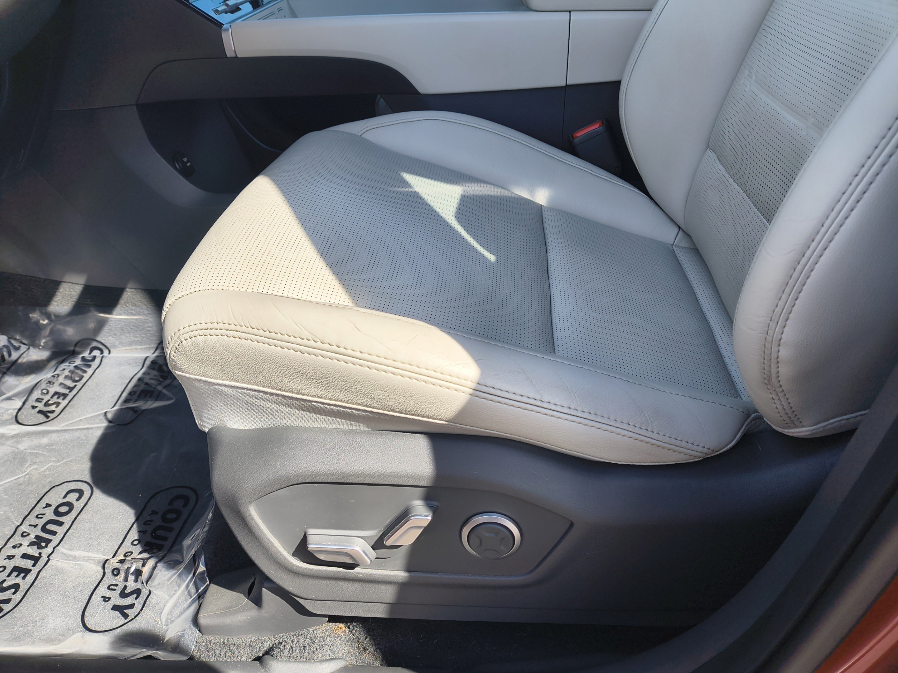 Certified 2024 Hyundai Santa Fe Limited AWD/4WD image 22