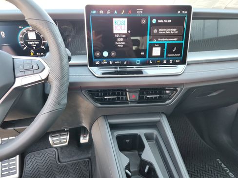 New 2025 Volkswagen Tiguan SE R-Line image 16