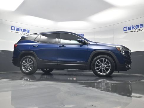 Used 2022 GMC Terrain SLT w/ LPO, Floor Liner Package AWD/4WD image 37