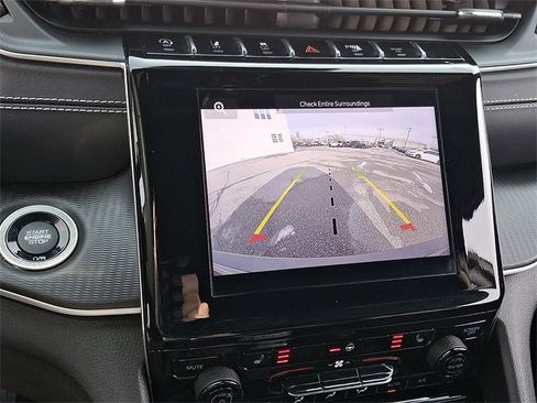 Used 2023 Jeep Grand Cherokee Altitude image 18