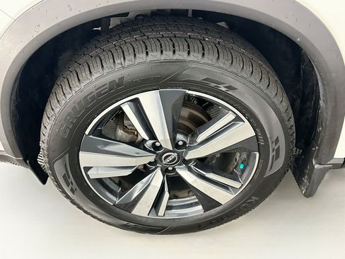 Used 2024 Nissan Rogue SL AWD/4WD image 11
