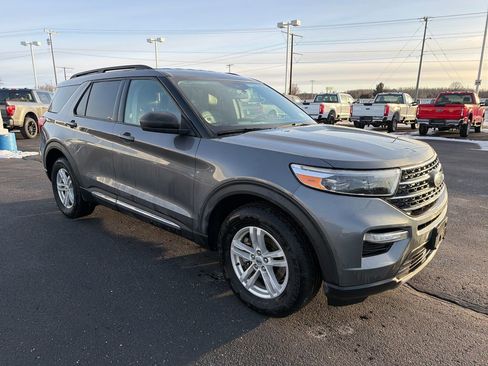 Used 2024 Ford Explorer XLT w/ Equipment Group 202A image 7