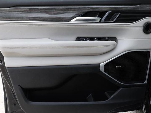 Used 2022 Jeep Wagoneer Series III w/ Premium Group I image 12