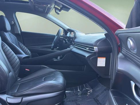 Used 2025 Hyundai Elantra Limited image 11
