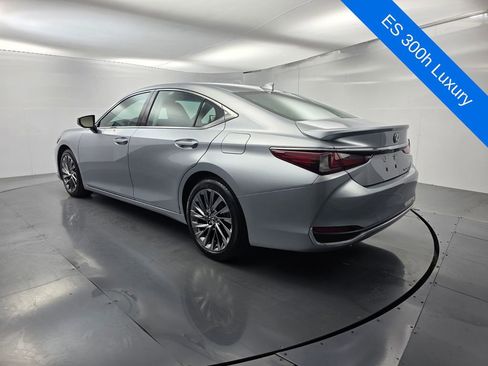 Used 2025 Lexus ES 300h w/ Technology Package FWD image 6