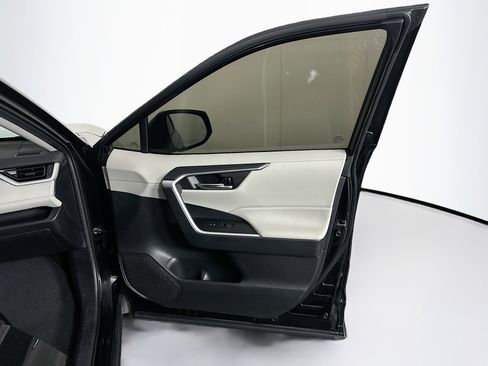 Used 2021 Toyota RAV4 XLE Premium FWD image 32