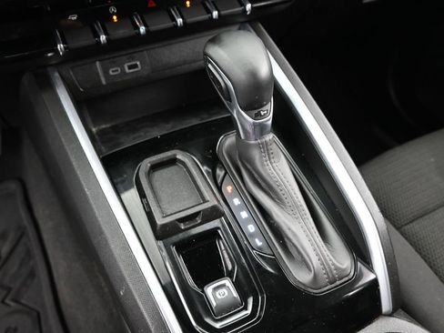 Used 2024 Chevrolet Colorado LT w/ LT Convenience Package image 28