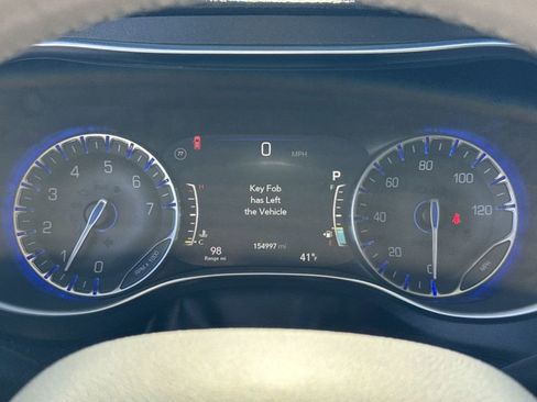 Used 2020 Chrysler Pacifica Limited image 25