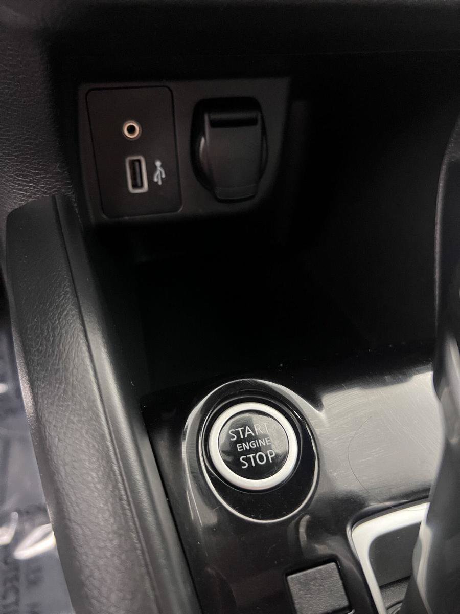 Used 2020 Nissan Versa SV FWD image 21