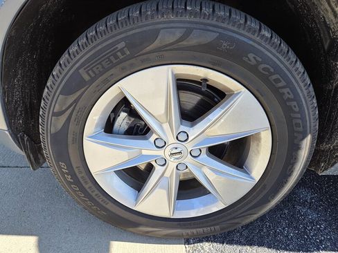 Used 2022 Volvo XC60 B5 Momentum image 9