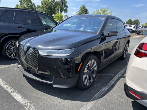 Used 2024 BMW iX xDrive50 w/ Convenience Package AWD/4WD image 9