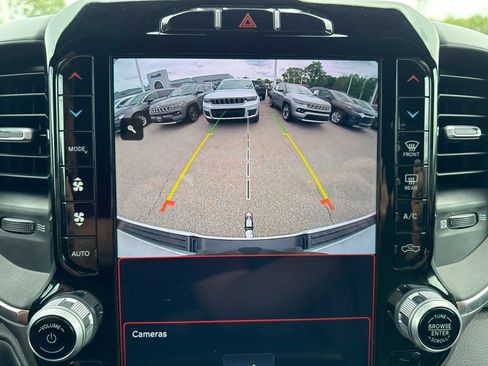 Used 2024 RAM 1500 Big Horn AWD/4WD image 32