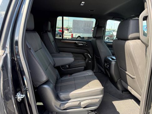 Used 2025 Chevrolet Suburban High Country AWD/4WD image 52
